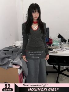 Áo Thun Dài Tay Cổ Chữ V MOXI INS Thu Đông Màu Đỏ Xám Sọc Chèn Áo Lót Áo Phông Thời Trang Đường Phố Thường Ngày