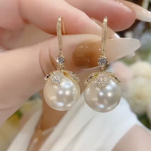High-End Chiqi Pearl Cluster Earrings for Women with Flower and Pearl Detailing New 2023 Light Luxury Versatile Fashion Jewelry