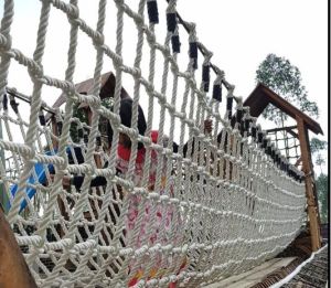 Jaring outbond playground tambang nylon bentuk kotak lubang 10cm