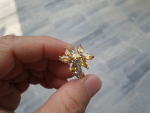 PY Beauty 925 Sterling Silver แหวนเงิน 5.20 กะรัต น้ำเกลั่งเนื้อเยื่อ (Natural Yellow Sapphire)