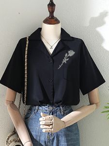เสื้อเชิ้ตแขนสั้นผู้หญิงสีดำลายดอกไม้สไตล์ย้อนยุคฤดูร้อนใหม่ เสื้อเชิ้ตผู้หญิงแขนสั้นลายดอกไม้สไตล์ฮ่องกงสุดเทรนด์