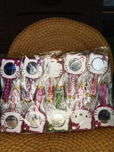 vania souvenir..souvenir pernikahan cermin hello kitty isi 50 pcs bagus juga buat kado ulang tahun cantik dan bagus