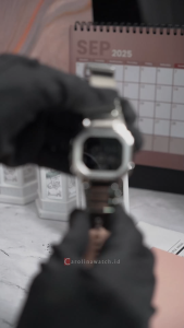 Jam Tangan Pria Casio G-Shock G-Steel GM-5600YM-8D FINE METALLIC SERIES Black Dial Silver Resin Band