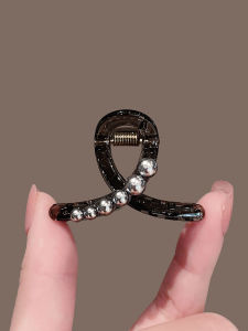 2025 New Pearl Hair Clip Crossed Half-Updo Side Bangs Small Clip Elegant Adult Fashion Hair Accessories Korean Style