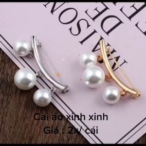 Cài áo đính 3 hạt. Có 2 màu