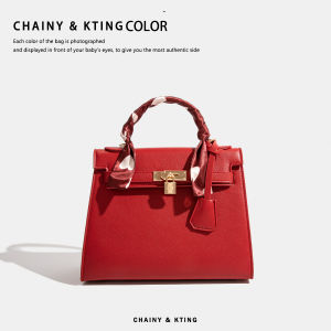 กระเป๋าสะพายข้างผู้หญิง Chainy Kting สีแดงสด ทรงสี่เหลี่ยมด้านเท่า น้ำหนักเบา ทนทาน วัสดุ PU แฟชั่นลำลอง