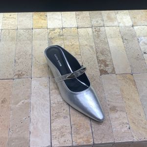 Giày Mules Đế Cao Màu Bạc Đầu Ngón Chân Kín Mới Cho Mùa Hè