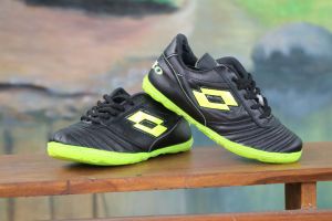 sepatu futsal kulit ukuran anak2 lotto hitam hijau outsol sudah di jahit