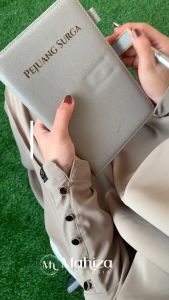 Zayna Dress By Mahiza: Pakaian Syari Anti UV & Set Abaya Umroh Haji