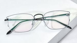 FONEX กรอบแว่นตาไทเทเนียมบริสุทธิ์ของผู้ชายดีไซน์แบรนด์แว่นตาสี่เหลี่ยมแว่นตาแบบไร้สกรูกรอบแว่นตาญี่ปุ่นคุณภาพสูงกำหนดได้เอง98641