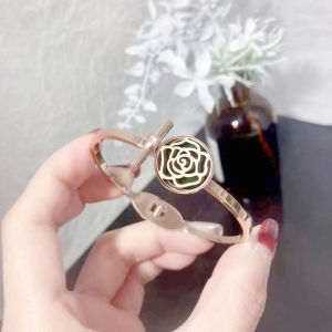 Rose Gold Titanium Steel Spring Bracelet Diamond Embedded Rose Flower Essential Oil Aromatherapy Diffuser Bracelet Jewelry