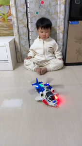 Đồ Chơi Máy Bay Trực Thăng Cỡ Lớn Sử Dụng Pin Xoay 360 độ Tự Động Mở Cánh Có Đèn và Nhạc Cho Bé