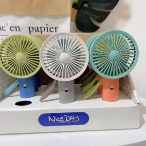 👉ร้านของคนไทย👈 ไม่ต้องใส่ถ่าน พ่นไอน้ำได้ พัดลมมือถือ พัดลมขนาดเล็ก พกพาง่าย ใบพัดใหญ่ ลมแรง Mini fan