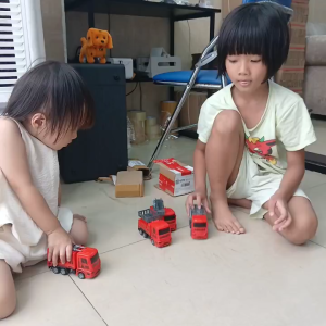 [ VIDEO THAM KHẢO - ẢNH THỰC TẾ - TẶNG KÈM QUÀ  ] Bộ 4 xe cứu hỏa có trớn bánh đà ma sát