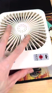 Quạt tích điện để bàn cầm tay cá nhân quạt mini cầm tay pin 18650 có thể tháo rời có thể sạc lại dung lượng 3000mAh model QZ 2367