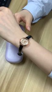 【Free Gift Box】New popular Korean elegant watch round dial Fashion light strap Simple retro quartz watch