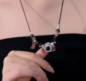 【♡Lovely girls house♡】โซ่คอเชือกหนังจี้กล้องสไตล์วินเทจ