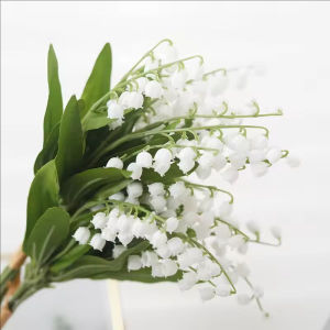 YESPERY 10Pcs Lily of the Valley Bouquet Artificial Flower White Bellflower Flower Plastic Home Decoration Wedding Party Holding Flowers