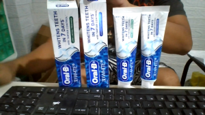 ORAL B 3D WHITE Whitens Teeth in 7 Days 110g (2 available variations ) Imported from Australia
