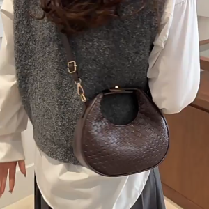 MOUSSON กระเป๋าสไตล์ฝรั่งเศสสำหรับผู้หญิงการออกแบบเฉพาะกลุ่มผู้หญิงทอลายความรู้สึกระดับไฮเอนด์กระเป๋าใต้วงแขนรูปพระจันทร์เสี้ยวแฟชั่นใหม่