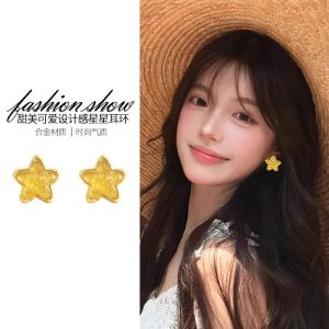 Fashionable Yellow Star Womens Earrings Luxury Minimalist Design High-End Sensation Ear Jewelry Versatile New 2025 Model