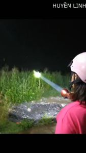 Đèn pin siêu sáng chống nước NĐ 9158  chiếu xa 500m