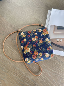 Autumn New Arrival Oil Painting Retro Denim Blue Rose Small Cross-Body Bag Womens Mobile Phone Bag Floral Storage Small Cloth Bag Zipper