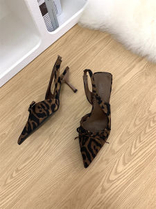 รองเท้าแตะส้นสูงหัวแหลมลายเสือดาวสุดหรูหราสำหรับผู้หญิง รองเท้าแตะส้นสูงแบบสวมสบาย ทรงหัวแหลม ทรงหัวแหลม รองเท้าแตะแฟชั่นสำหรับฤดูร้อน