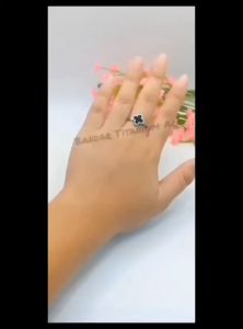CINCIN WANITA TITANIUM BUNGA HITAM  TRENDY ANTI KARAT ANTI LUNTUR
