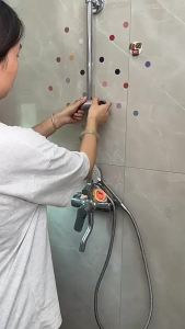 ABS Adjustable Shower Head Holder Shower Holder Clamp Showerhead Rail Slide Bracket Bathroom Accessories Rotation Hook Design