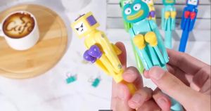 Cool Boxing Frog Pen with Punching Arm - Funny Robot Ballpoint with Crisp Click - Novelty Desk Gift for Office Kids Adults