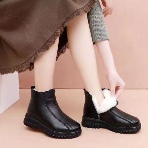 รองเท้าบูทกันหนาวหนังแท้สำหรับคุณแม่ รองเท้าผ้าฝ้ายหนา รองเท้าบูทกันหนาวสำหรับผู้หญิง ฤดูหนาว รองเท้าบูทกันลื่น พื้นแบน หนังสัตว์ ขนแกะ ผ้าฝ้าย