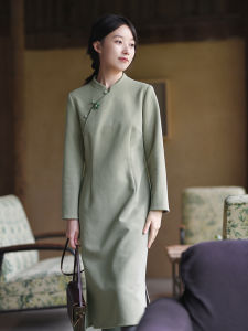 Thickened Cheongsam with Side Buttons Stand Collar And Floral Buckles Vintage Light Chinese Style for Women in Their 20s And 30s