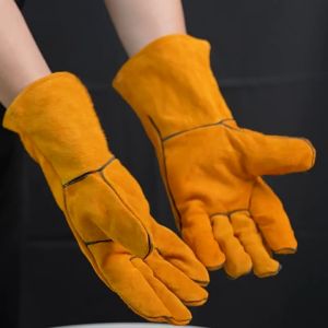 ขายส่ง! ถุงมือเชื่อมไฟฟ้า ถุงมือหนังวัวที่มีความหนาและทนต่อการสึกหรอ ถุงมือป้องกันความร้อนสำหรับช่างเชื่อม