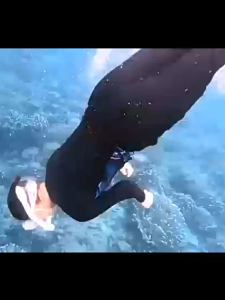 (L-3XL) ชุดว่ายน้ำสตรีชุดว่ายน้ำแขนยาวชุดว่ายน้ำชายชุดว่ายน้ำกันแดดแห้งเร็วชุดว่ายน้ำชุดว่ายน้ำแยกแขนยาวกางเกงขายาวคู่รัก