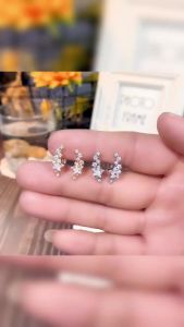 Huitan Dainty Stars Bông Tai Đính Đá Dành Cho Nữ Đơn Giản Sành Điệu Đính Đá Cubic Zirconia Phụ Kiện Tai Trang Sức Hình Học Đơn Giản Để Đeo Hàng Ngày