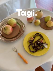 Tagi. Sparking Blossom Magnetic Phone Case