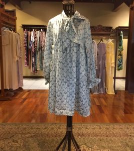 Milea Tunik by Dian Pelangi LIMITED EDITION Blouse Baju Atasan Kemeja Blus Outfit Kerja Kantor Casual Formal Kerja Kantor Pesta Pernikahan Kondangan Wanita Hijaber Cantik Anggun Modis Modern Elegan Mewah Model Korea Terbaru Motif Batik Cap Kekinian