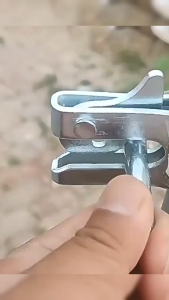 "Automatic Pig Pen Door Latch – Heavy Duty Self-Closing Gate Lock for Hog Farm | Rustproof | Easy