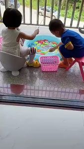 Bộ đồ chơi câu cá cho bé 42 chi tiết Kenmart có gắn nam châm bao gồm cần câu nhựa bể phao 2 tầng tặng kèm đồ bơm tay