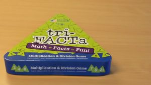 GM KIds (ของแท้พร้อมส่ง 6 - ผู้สูงอายุ) เกมกระดานฝึกคูณ หาร Tri-fracta Multiplication Division Game (Learning Resources) SM0083