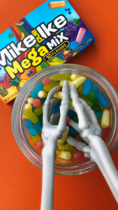 Permen Lunak Import Amerika Confections Mike and Ike Chewy Candy Megamix Berry Blast Tropical Typhoon Fruits Sour Patch Box & Pouch Kids Original Watermelon Extreme Warheads Jelly Beans Ooze Chewz Lil Worms Nerds Rip Rolls Wrigleys Extra