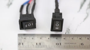 PNP Saklar Switch ON OFF ON Kecil Kaki 3 Hitam + kabel