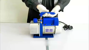 Rotating Blade Vacuum Pump VP115 Single-Stage (1.5CFM) Rotating Blade Vacuum Pump Small And Lightweight 1/4HP Horsepower 220V Large Oil Window Design High Limit And High-Precision Vacuum Pump