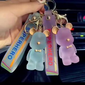 พวงกุญแจ รูปหมี พวงกุญแจ รถยนต์สีสันสดใส สวยดีไซน์ ร่างกายห้อย ราคาบรรจุภัณฑ์ (พร้อมส่งไปในไทย)