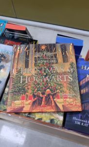 C321 9781526677082 CHRISTMAS AT HOGWARTS: A JOYFULLY ILLUSTRATED GIFT BOOK FEATURING TEXT FROM ‘HARRY POTTER & THE PHIL : J.K. ROWLING