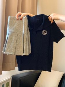 ชุดสองชิ้นสไตล์เกาหลีสำหรับผู้หญิง ชุดกระโปรงจีบเอวสูงแขนสั้นถัก ชุดกระชับสัดส่วน ชุดแฟชั่นฤดูใบไม้ผลิ