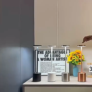 โคมไฟตั้งโต๊ะ โคมไฟ LED ตั้งโต๊ะแบบสัมผัสชาร์จไฟได้3สี โคมไฟหัวเตียง ชาร์จ USB เหมาะสำหรับ ห้องนั่งเล่น ห้องนอน บาร์