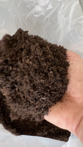 เอ็นกรีน ดินหมักอินทรีย์ วิศวกรรมแม่โจ้ สูตรเปลือกเงาะ l บำรุงดิน เร่งดอก ใบแข็งแรง l Engreen