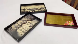 Khay sơn mài cao cấp KC06 vẽ cô gái áo dài hoa sen size 15x25x2.5 cm đẹp mắt sang trọng quà tặng ý nghĩa